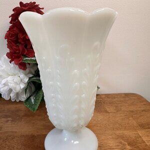 Vintage E O Brody Milk Glass Vase Leaf Feather Pattern Pedestal White‎ Wedding